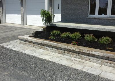 terrasse de maison brique sentier pavée jardin espace pour les fleurs à Lanaudière - Excavation Laurentides Inc à saint-félix-de-valois dans Lanaudière