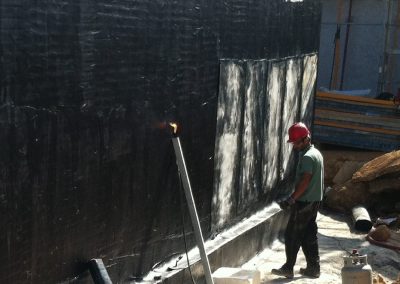 Service imperméabilisation de fondation et pose de drain français à Laval sur la Rive-Nord de Montreal / Excavation Laurentides