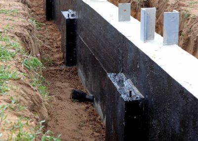 Service imperméabilisation de fondation et pose de drain français à Laval sur la Rive-Nord de Montreal / Excavation Laurentides